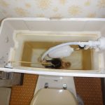洋式トイレのタンクから少しずつ水が便器に流れている場合の工事